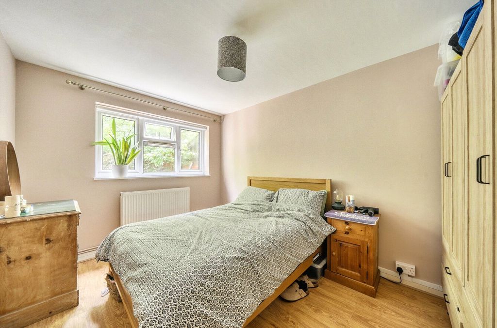 Property photo 3 of 9 Bedroom