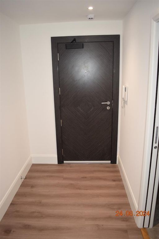 Property photo 2 of 20 Entrance Hall