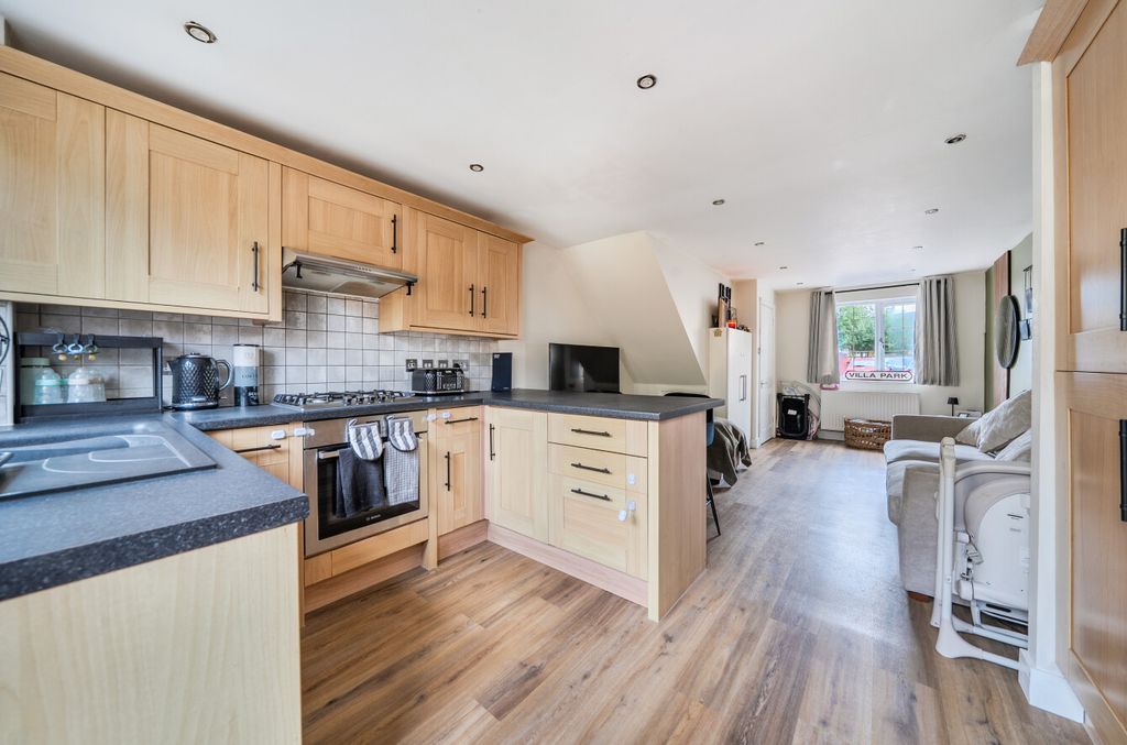 Property photo 2 of 12 15391376