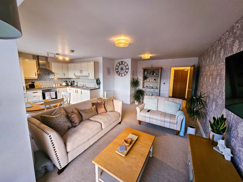 Property photo 1 of 26 Living Room