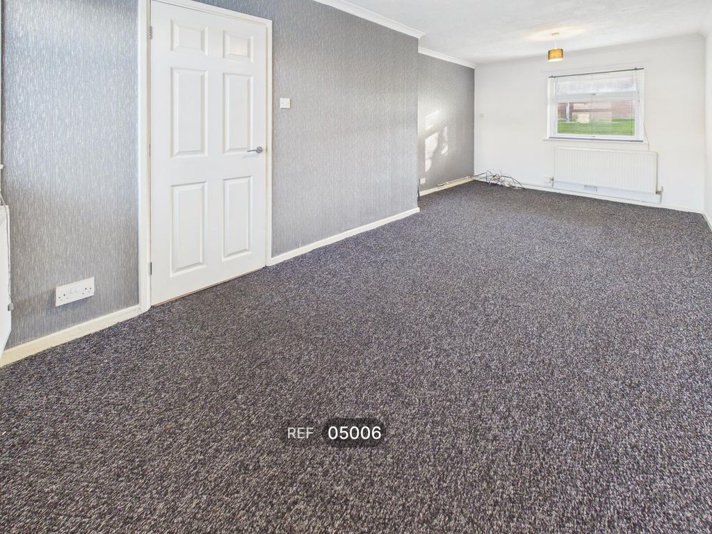 Property photo 3 of 11 Living Room