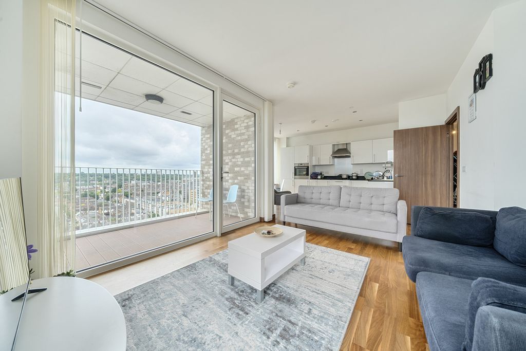 Property photo 1 of 17 Lounge