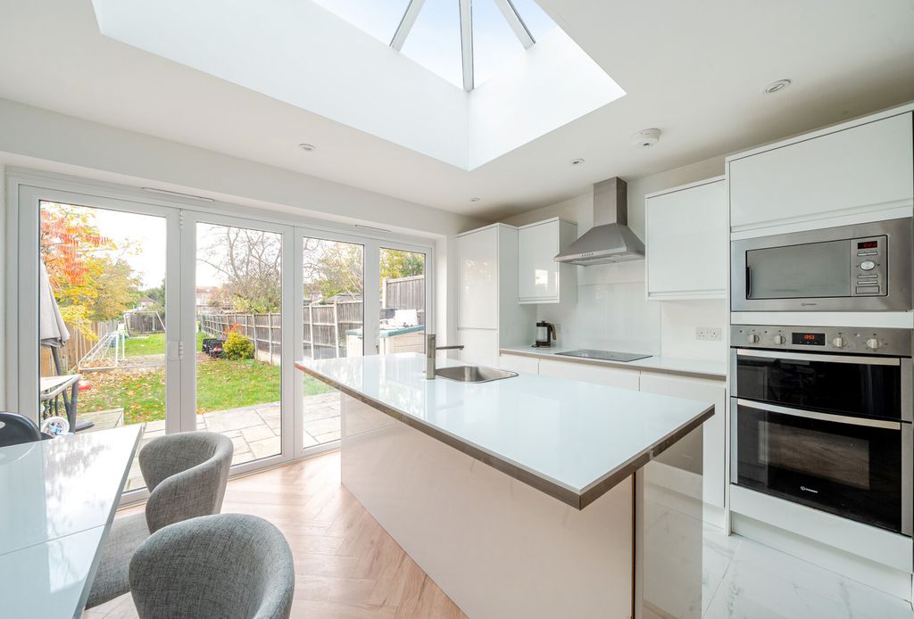 Property photo 2 of 18 1376305-21-690B62...