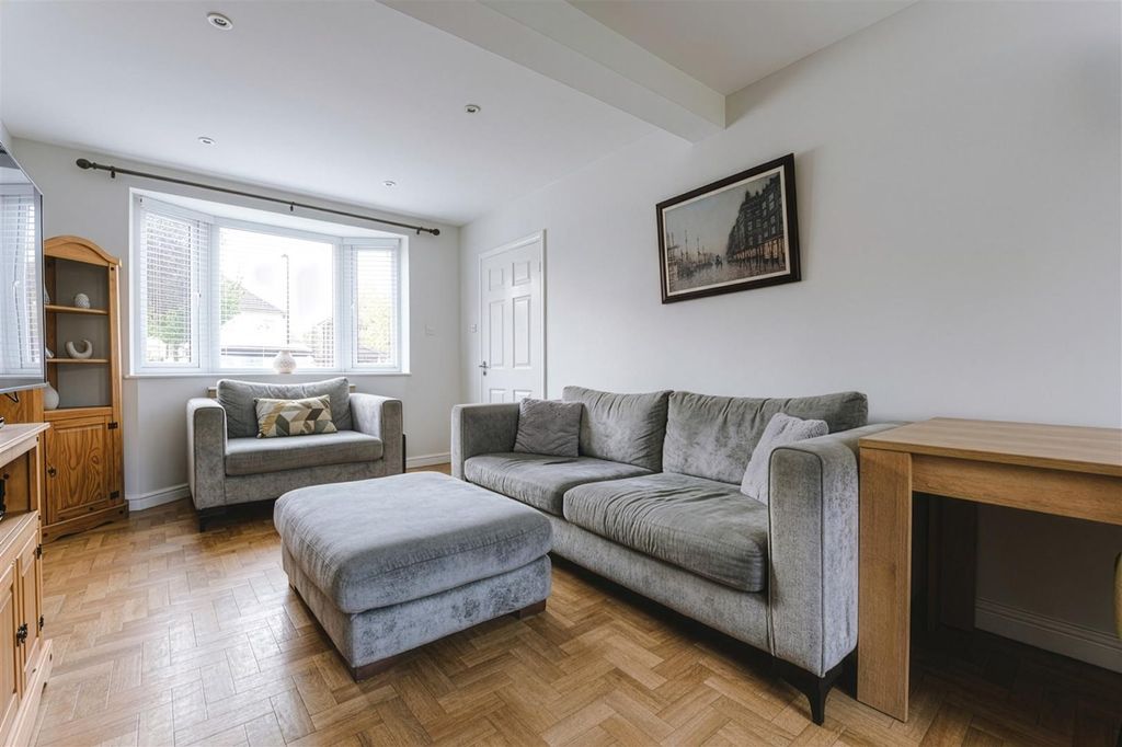 Property photo 2 of 16 Maida_Avenue-18A.Jpg