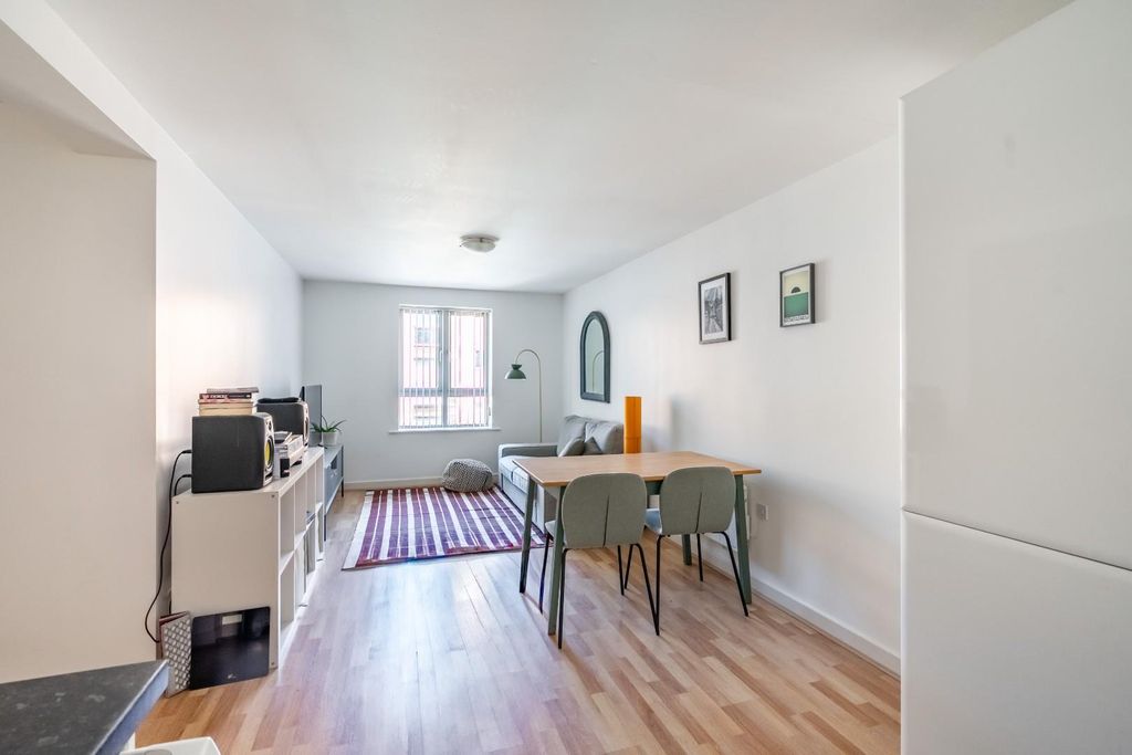 Property photo 3 of 14 6Lh-1.Jpg