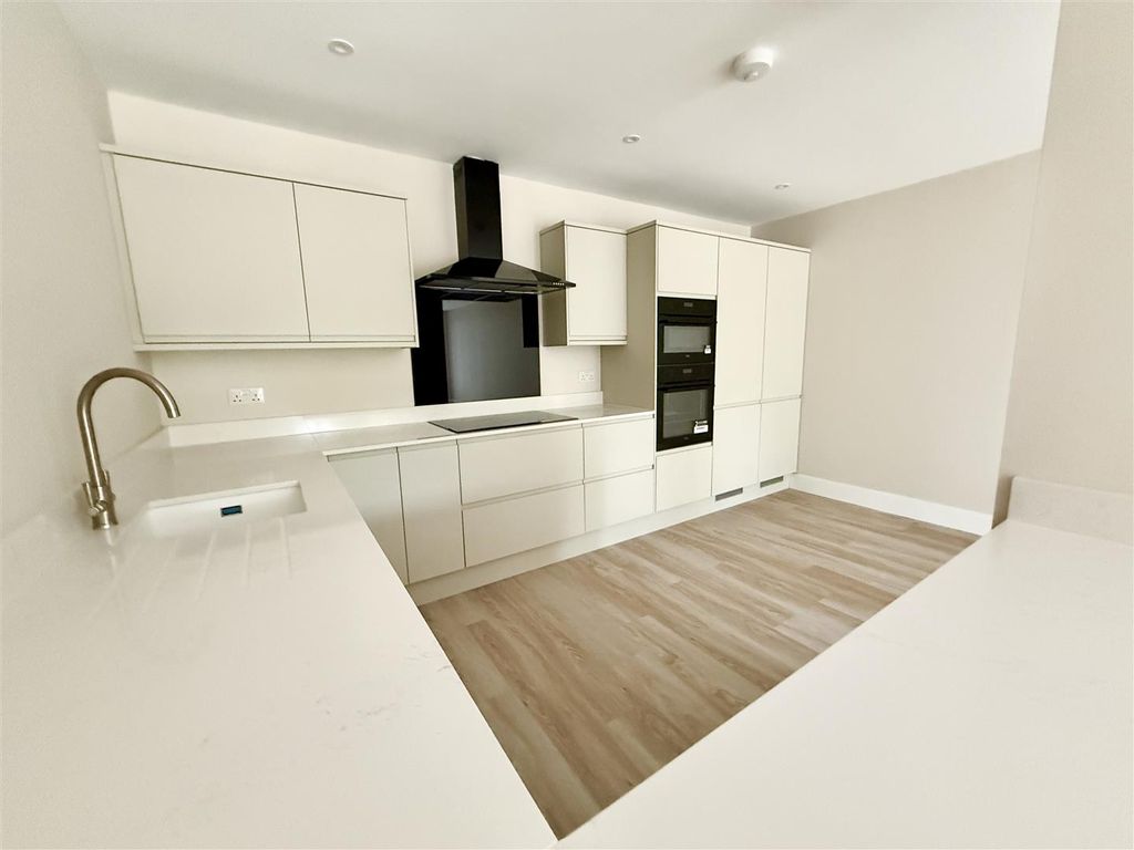 Property photo 2 of 22 Kitchen
