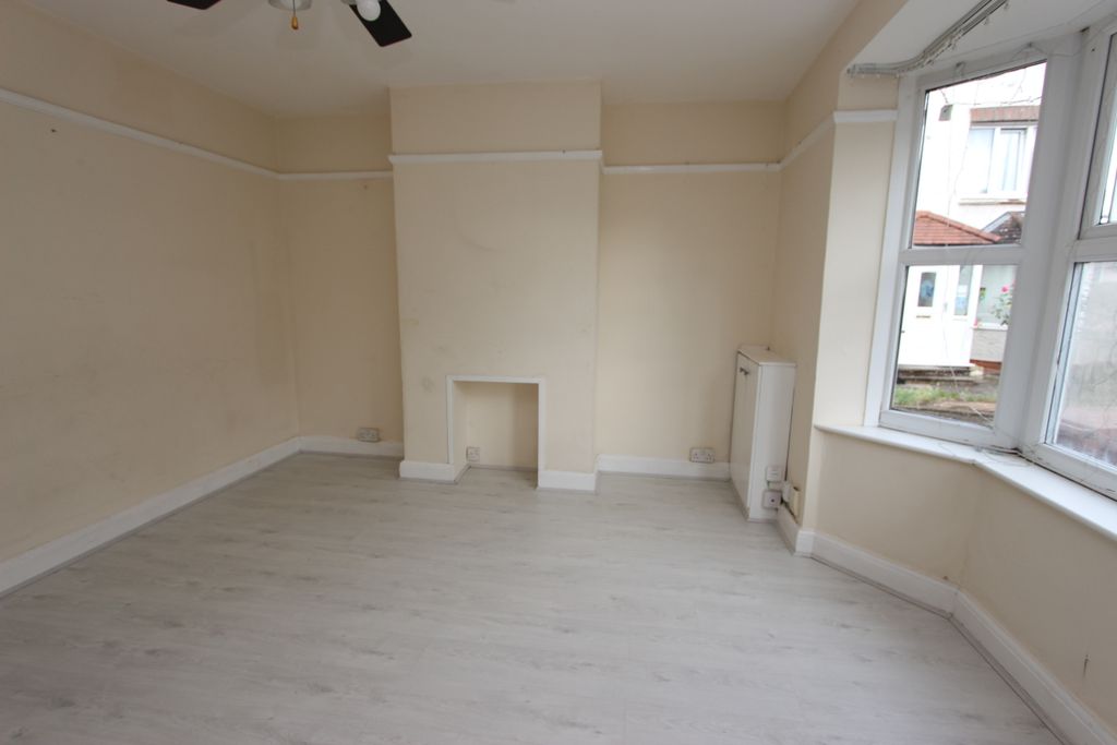 Property photo 3 of 9 Lounge