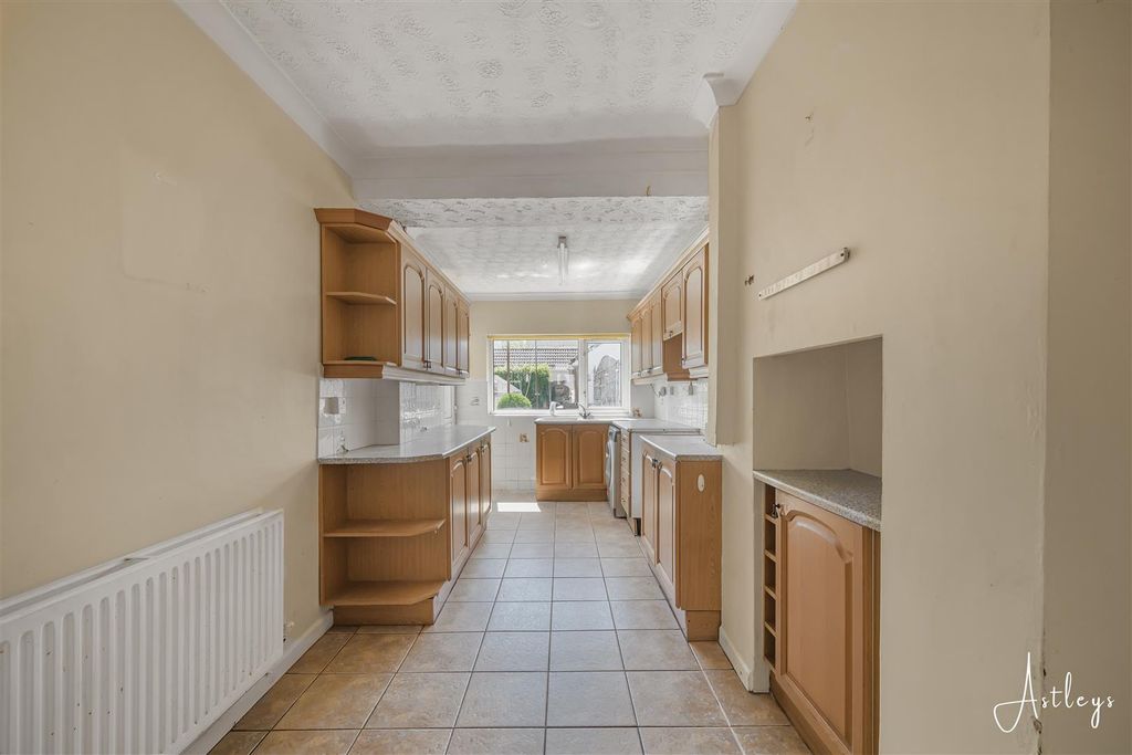 Property photo 3 of 24 Kitchen