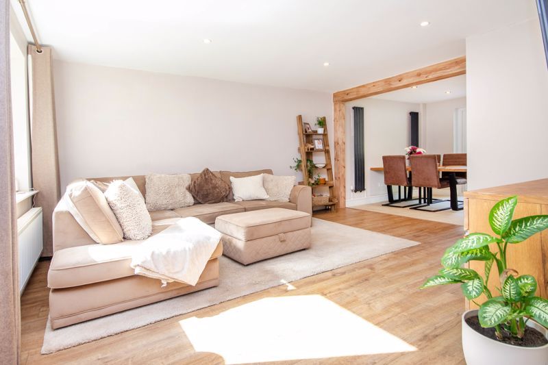 Property photo 3 of 12 Lounge