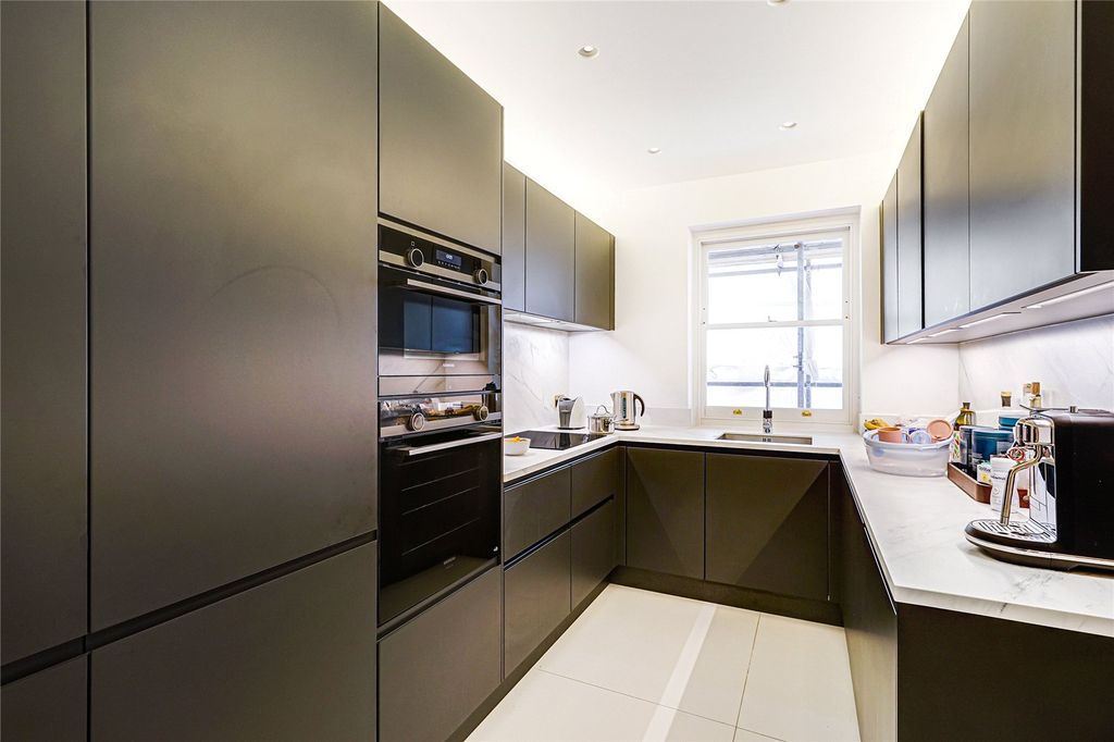Property photo 3 of 13 Kitchen