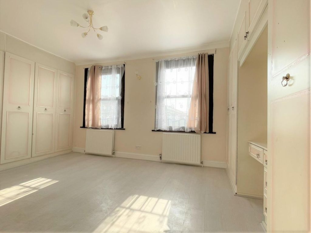 Property photo 3 of 7