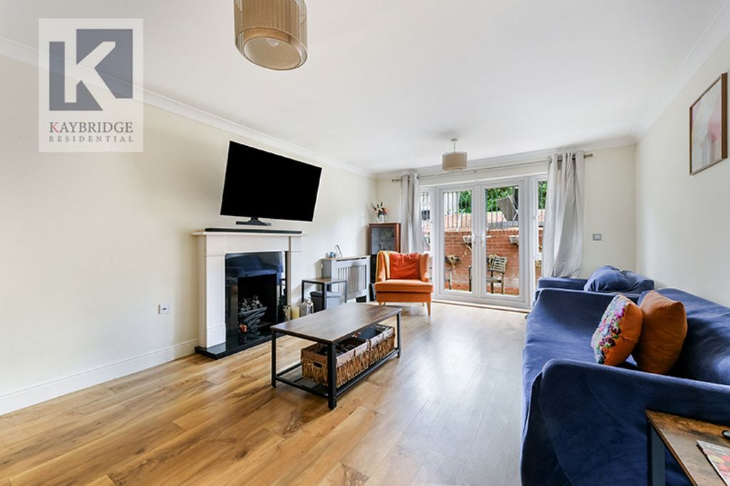 Property photo 3 of 17 Bankside, Epsom - Kt17 3Ar