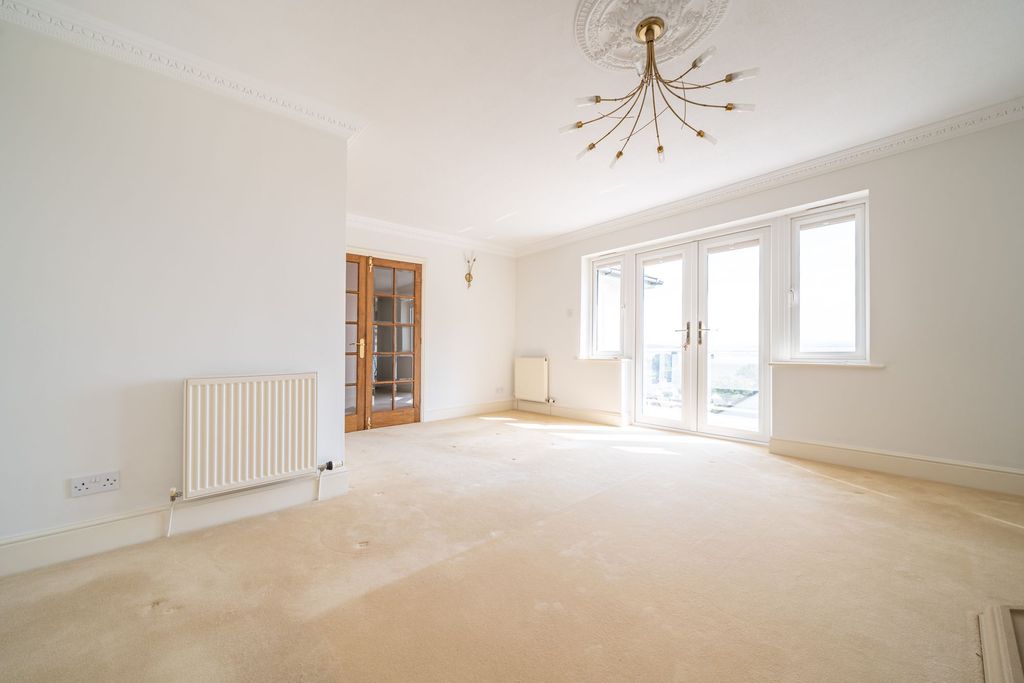 Property photo 3 of 42