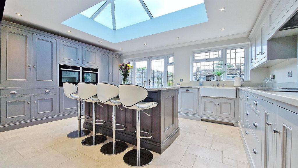 Property photo 2 of 23 Kitchen/Breakfast Room