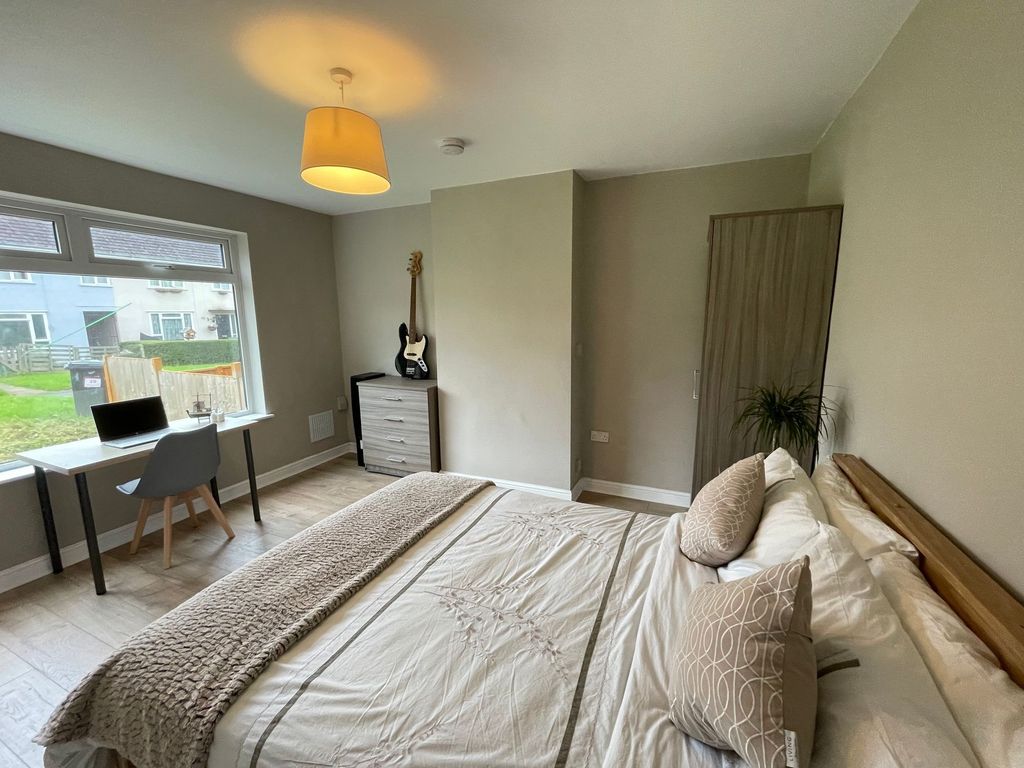 Property photo 2 of 20 Bright And Welcoming Master Bedroom Featuring A Sp...