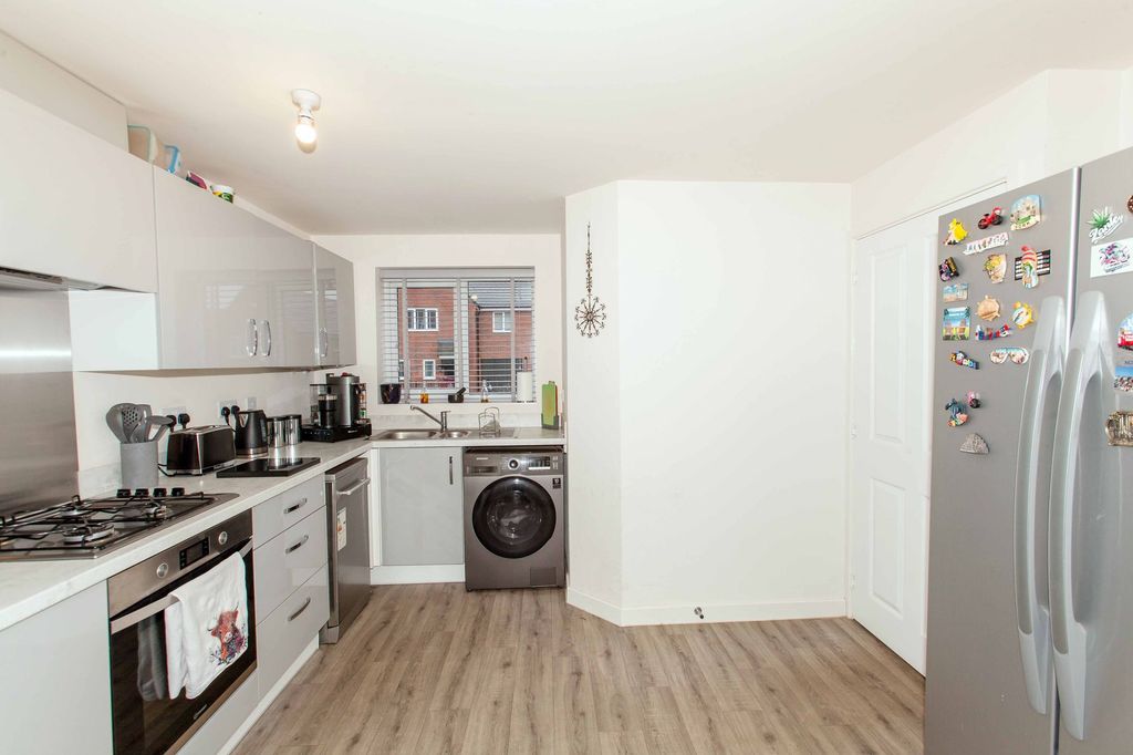 Property photo 2 of 23