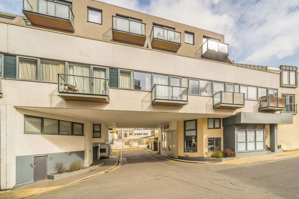 Property photo 1 of 5