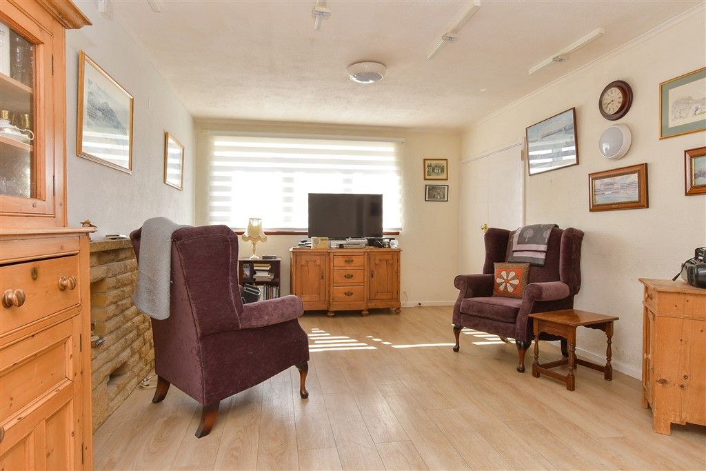 Property photo 3 of 10 Lounge