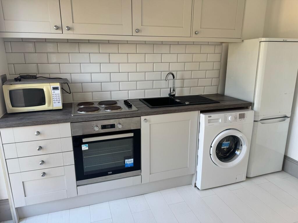 Property photo 2 of 6 Kitchen