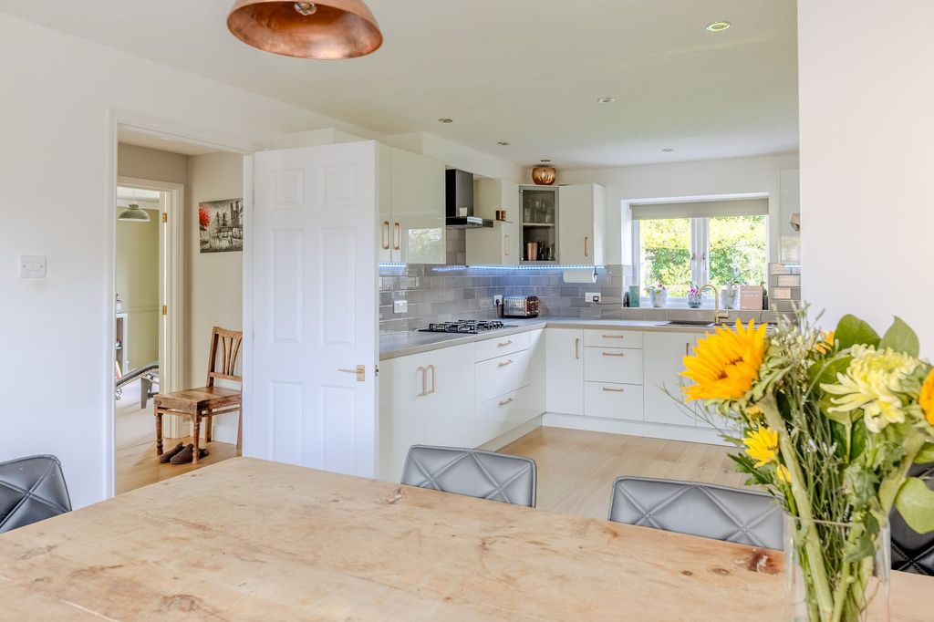 Property photo 2 of 25