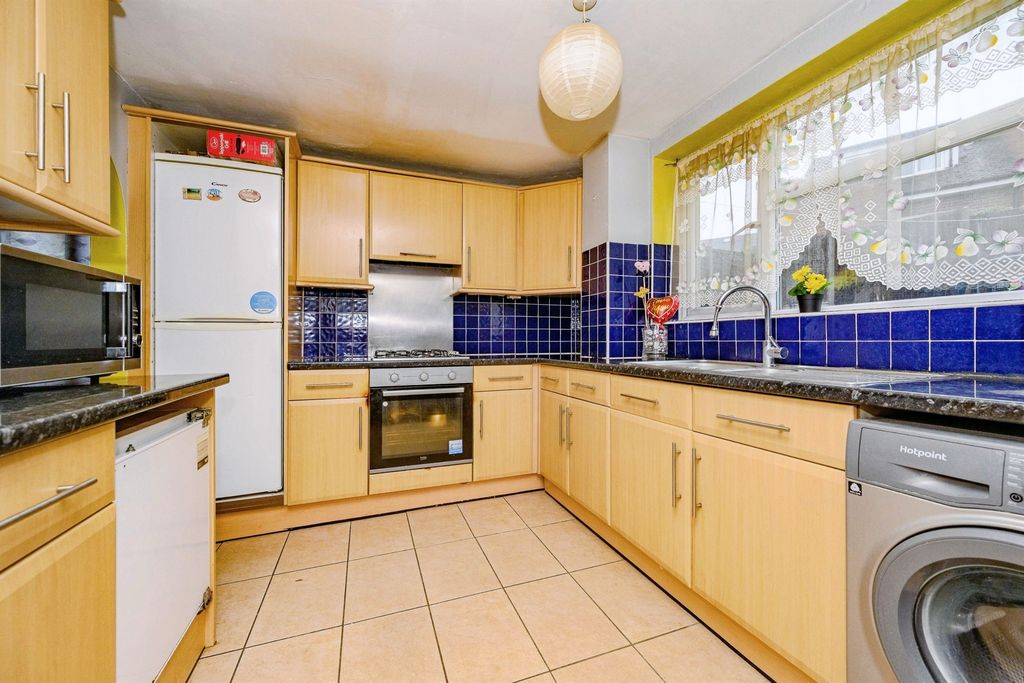 Property photo 3 of 13