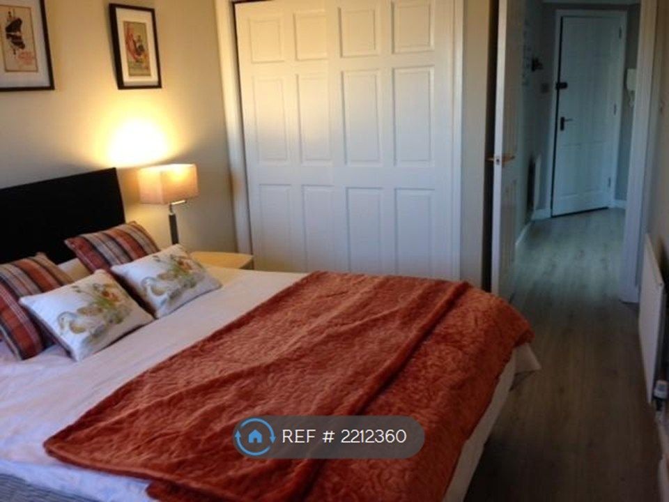 Property photo 3 of 10 Bed1