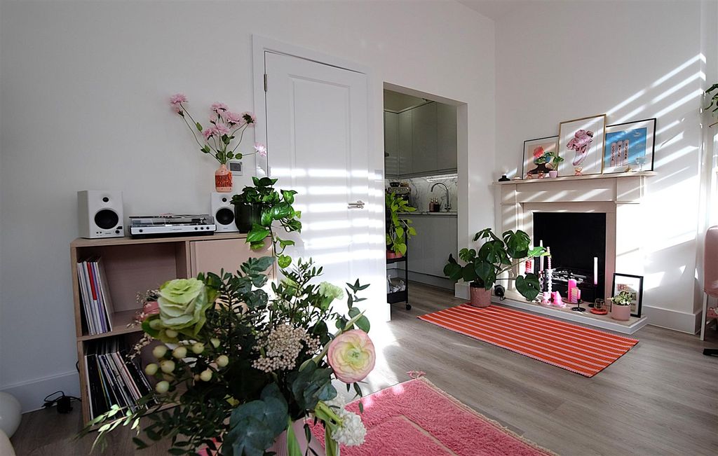 Property photo 2 of 5 Living 1.Jpg