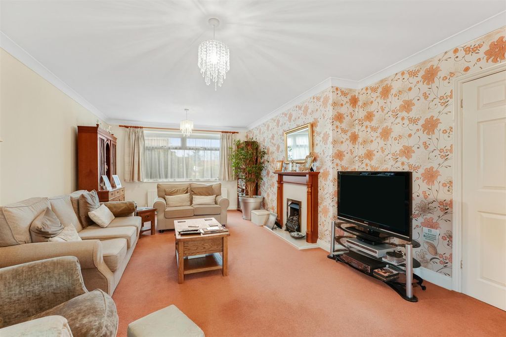 Property photo 2 of 28