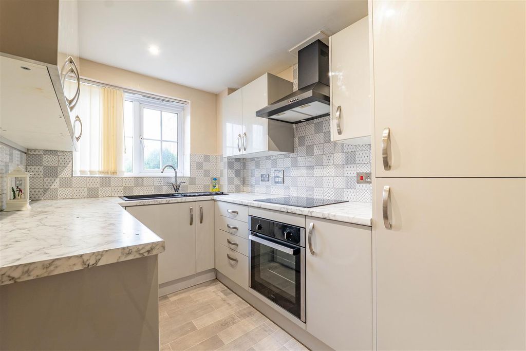 Property photo 2 of 12 Kitchen