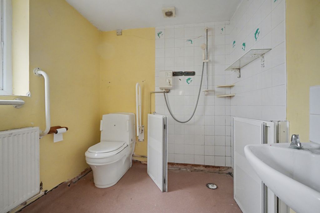 Property photo 2 of 20 135 Tudor Road, Leicester Le3 5Jg