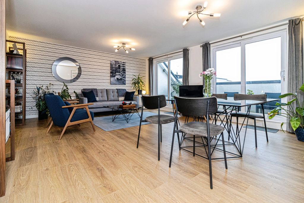 Property photo 2 of 18 Living Area