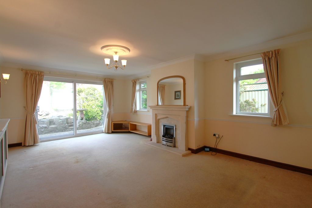 Property photo 3 of 38 Living Room