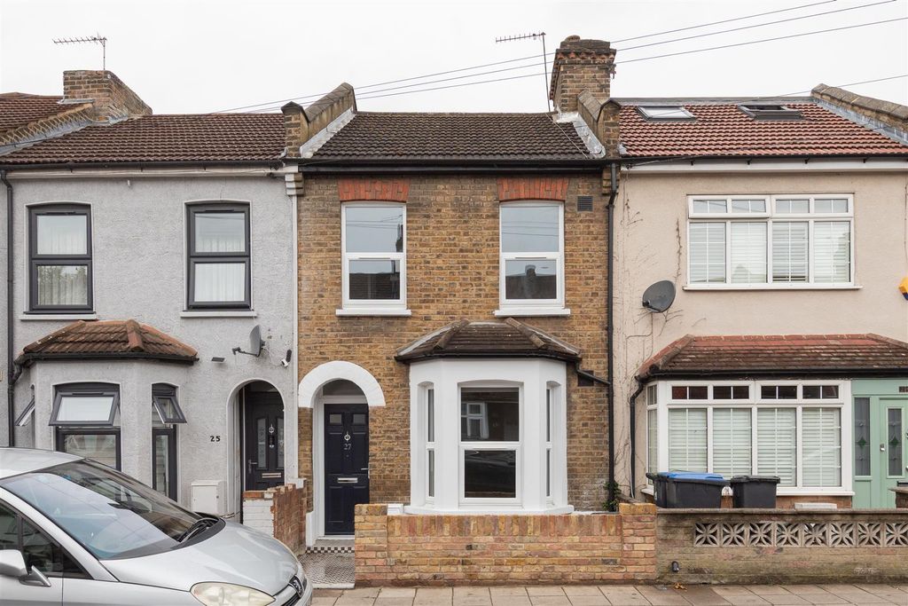 Property photo 1 of 23 Dysons Road, N18
