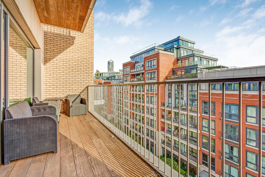 Property photo 2 of 16 Balcony