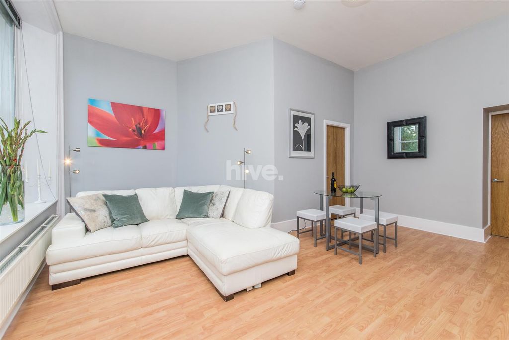 Property photo 2 of 9