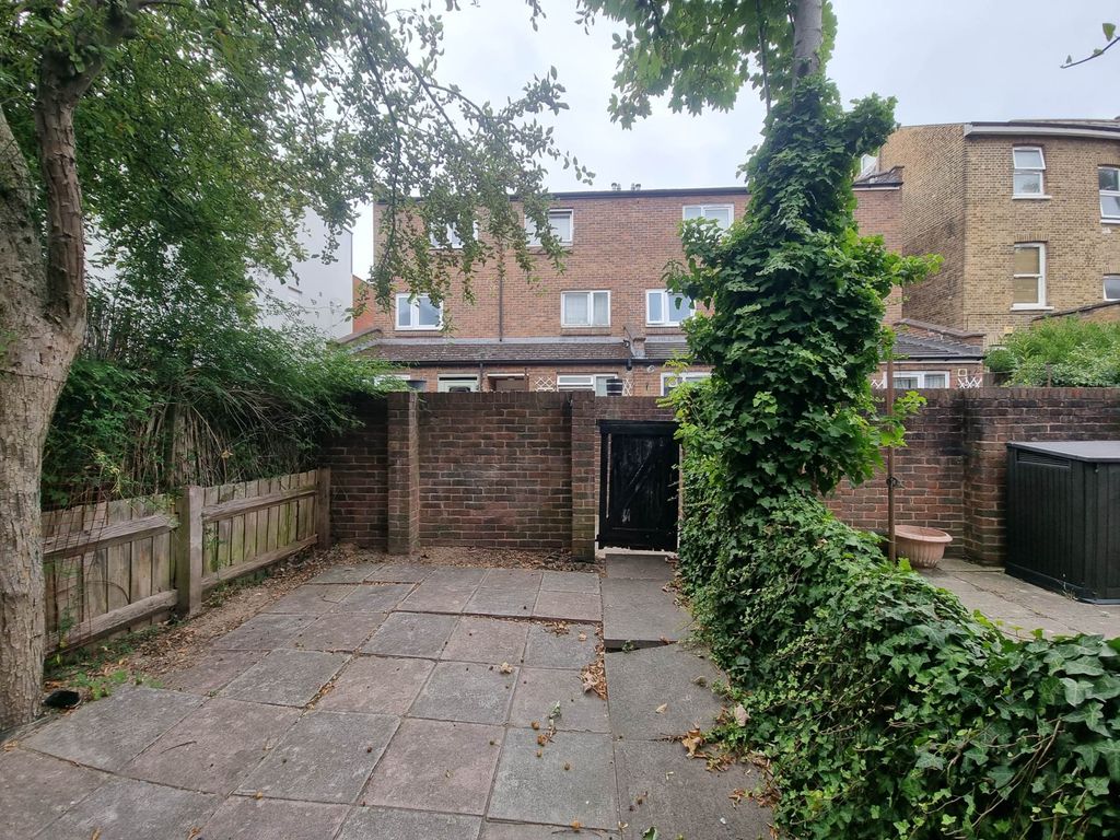 Property photo 3 of 11