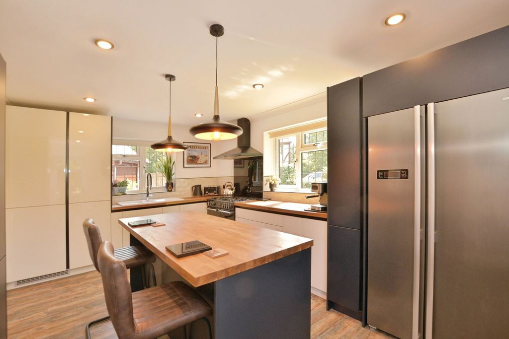 Property photo 2 of 21 Pbox-Img.Jpg