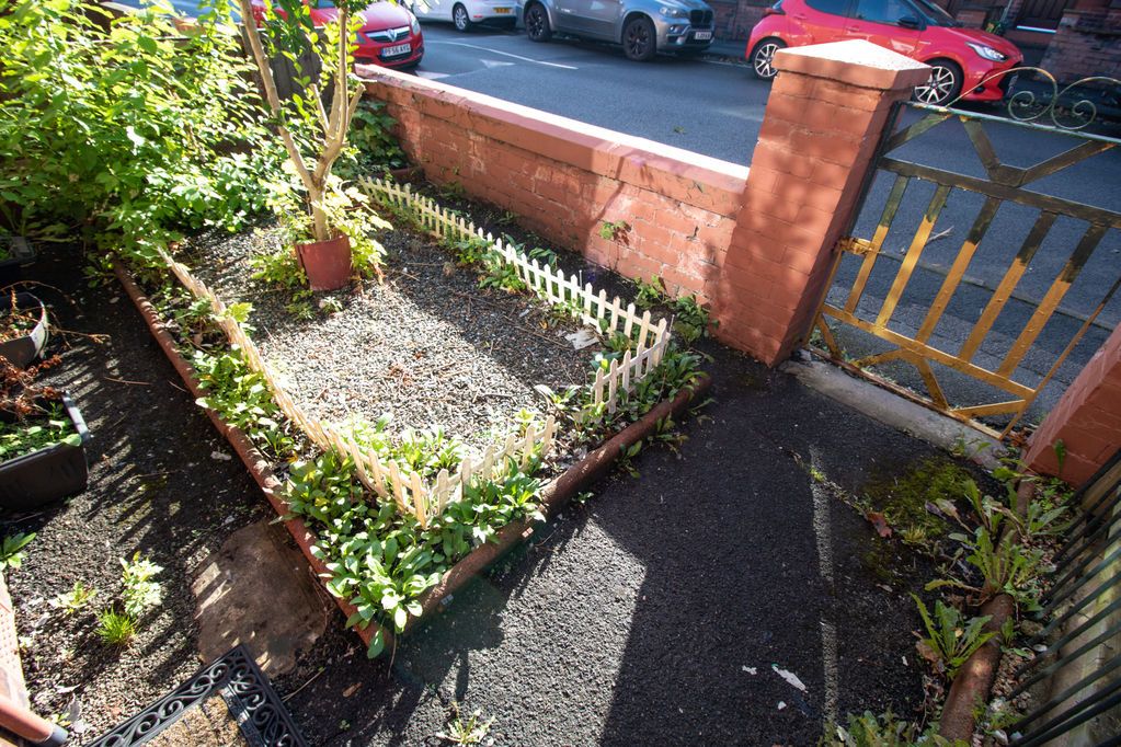 Property photo 2 of 14 Front Garden