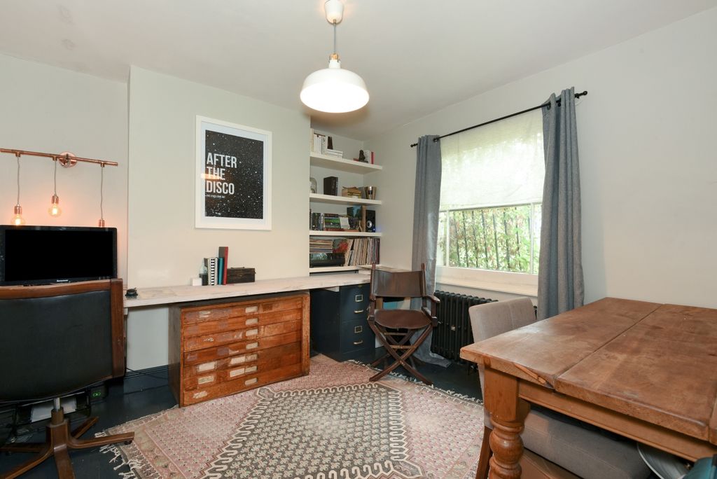 Property photo 3 of 13 200468 (5)