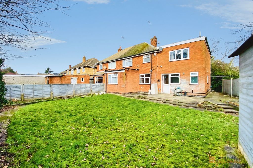 Property photo 2 of 27