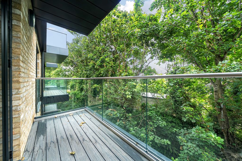 Property photo 3 of 6 Balcony