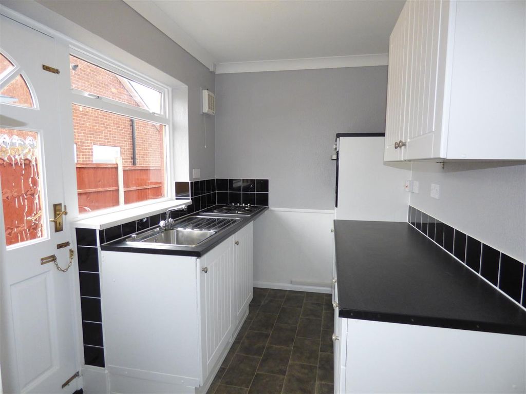 Property photo 3 of 8 39 Sisley Ave Kitchen.Jpg