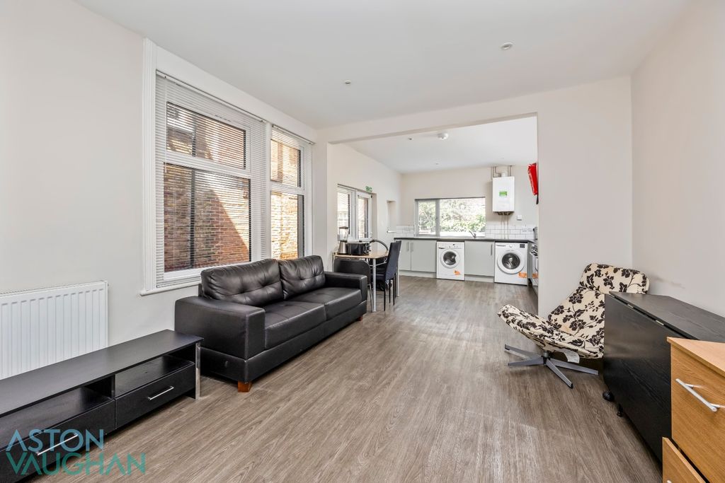 Property photo 3 of 23 4605662