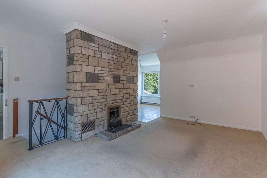 Property photo 3 of 32