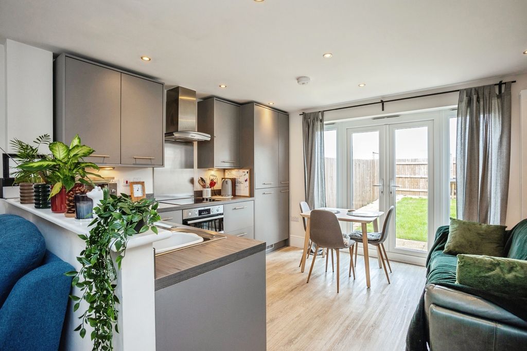 Property photo 3 of 19 Pbox-Img.Jpg