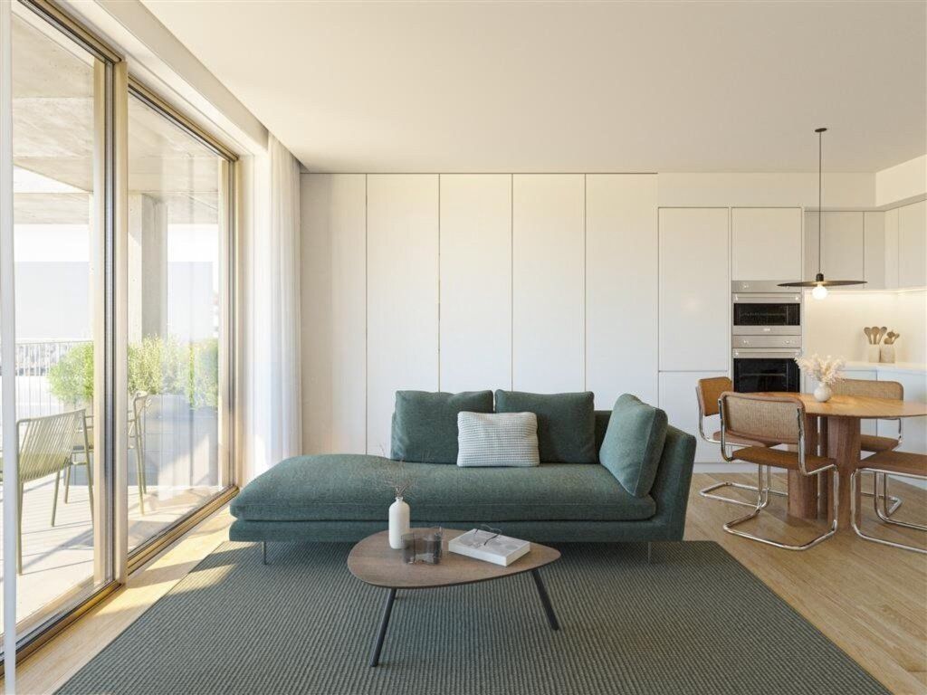 Property photo 1 of 12 2-Bedroom Apartment, In The Fernão Magalhães 127, In Bonfim, Porto
