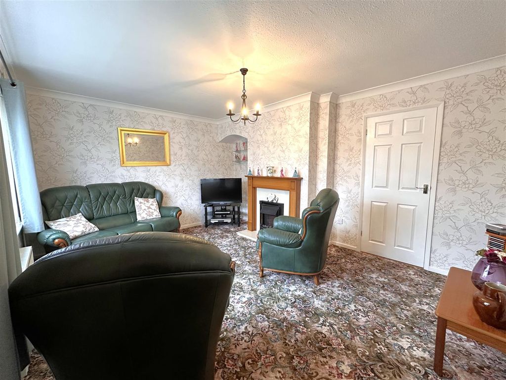 Property photo 2 of 20 Generous Lounge 279