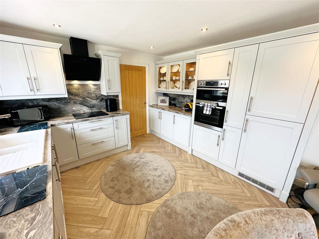 Property photo 2 of 14 Kitchen