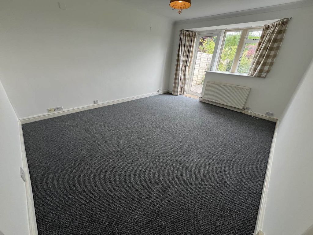Property photo 3 of 10 Lounge