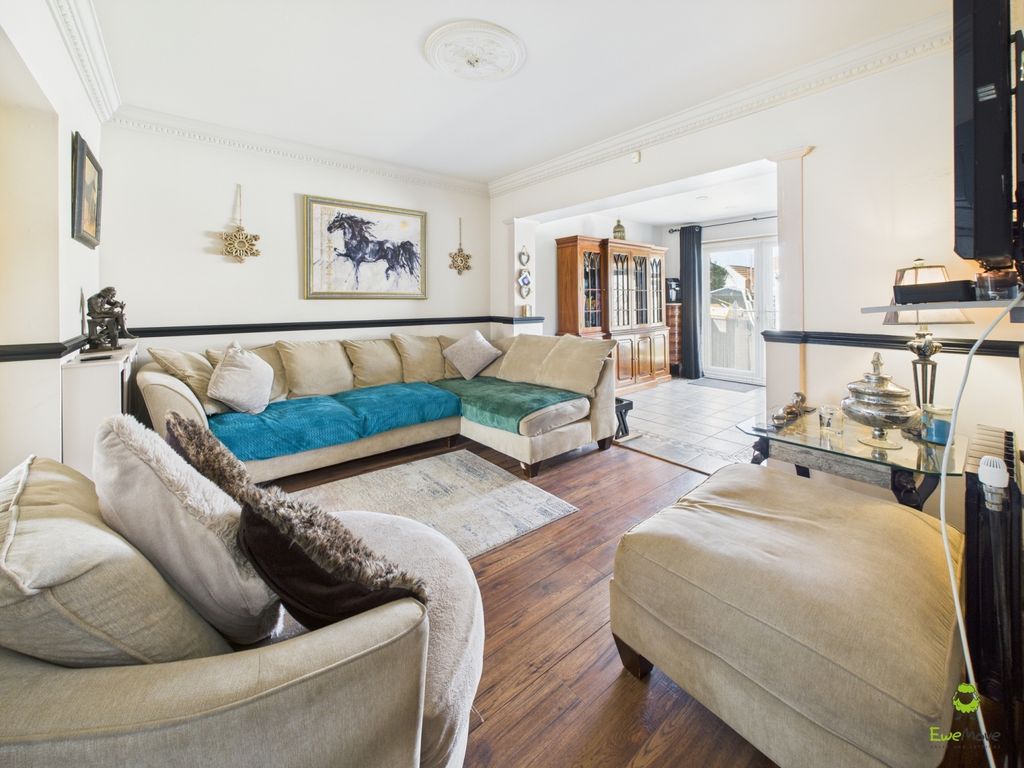 Property photo 3 of 15 Cam02615G0-Pr0037-Still007